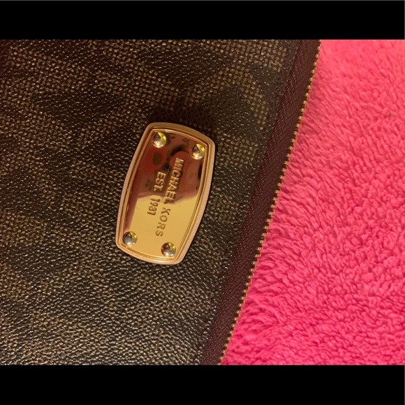 Michael Kors wallet - Picture 3 of 7